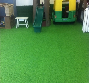 התקנת דשא סינטטי בגן ילדים פתח תקווה